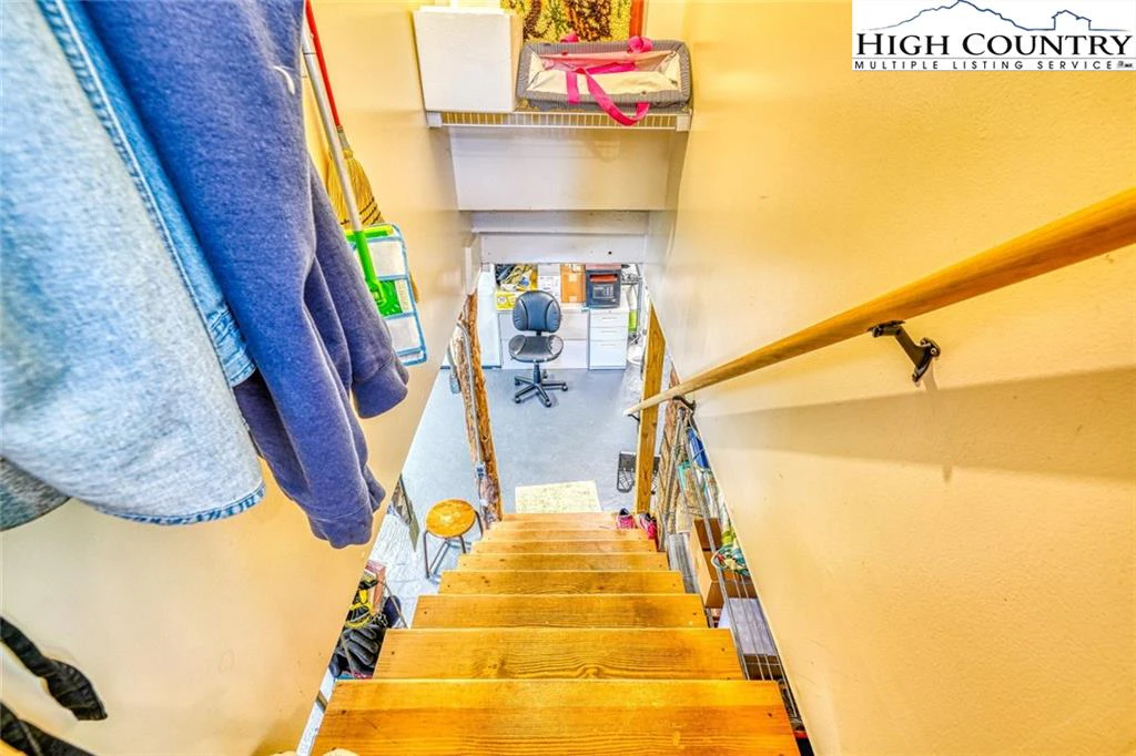 Image number 5 for the current listing