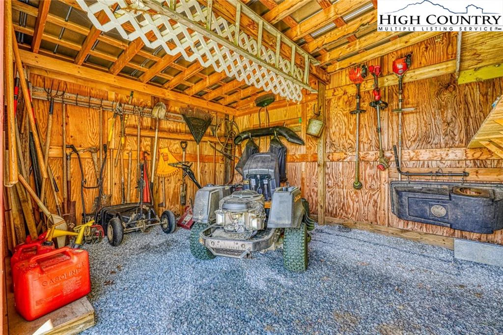 Image number 21 for the current listing