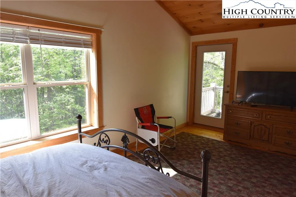 Image number 10 for the current listing
