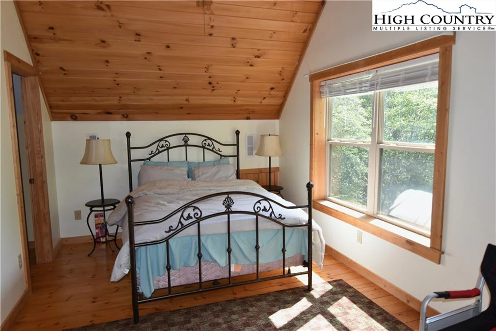 Image number 8 for the current listing
