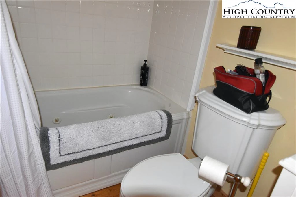 Image number 7 for the current listing