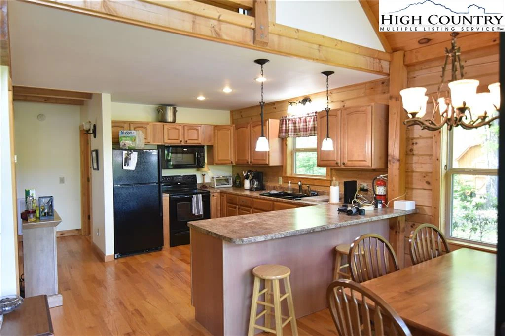 Image number 19 for the current listing