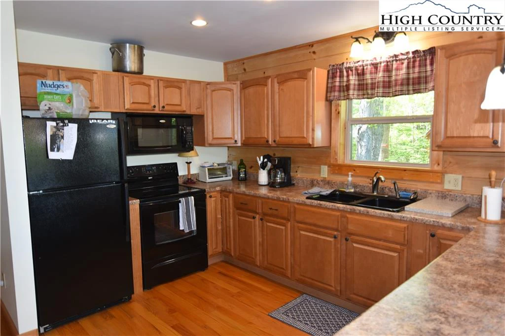 Image number 18 for the current listing