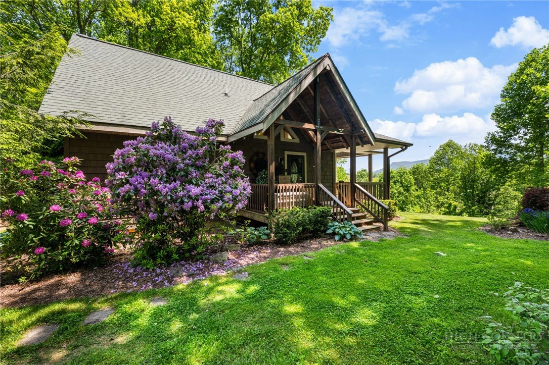 Image number 1 for the current listing