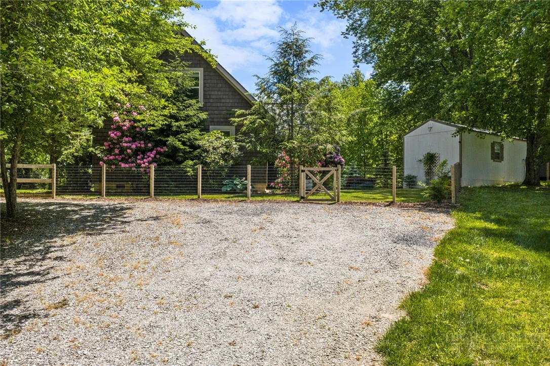 Image number 9 for the current listing
