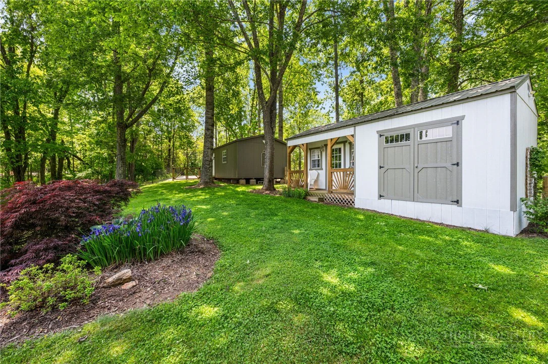 Image number 13 for the current listing