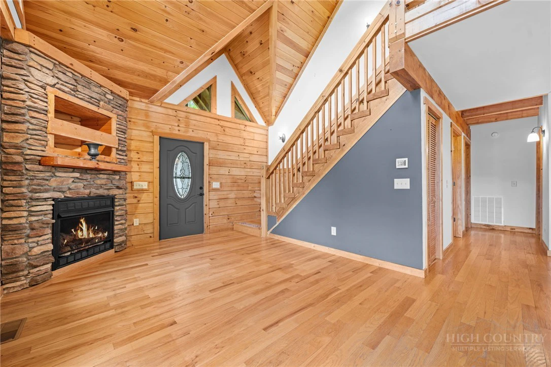 Image number 15 for the current listing
