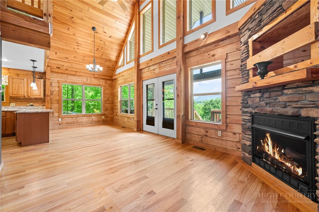 Image number 16 for the current listing