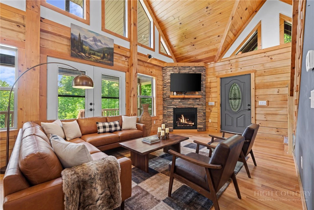 Image number 18 for the current listing