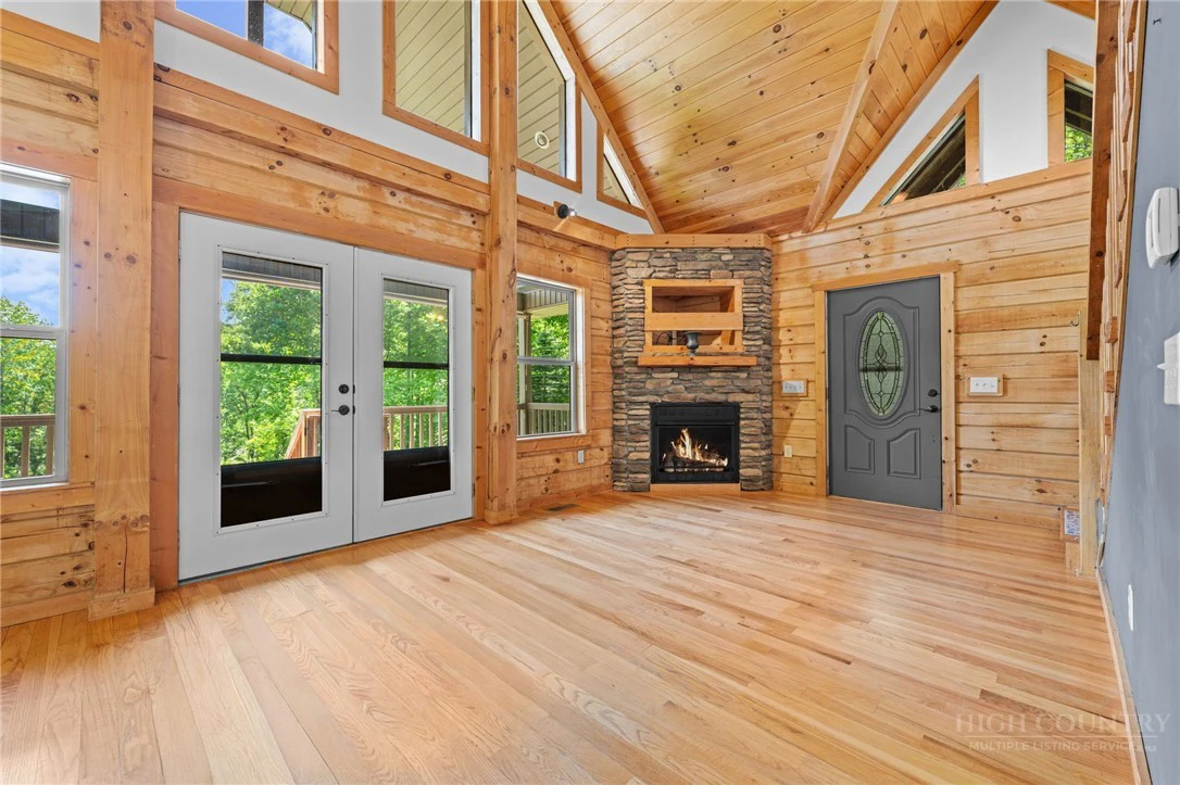 Image number 19 for the current listing