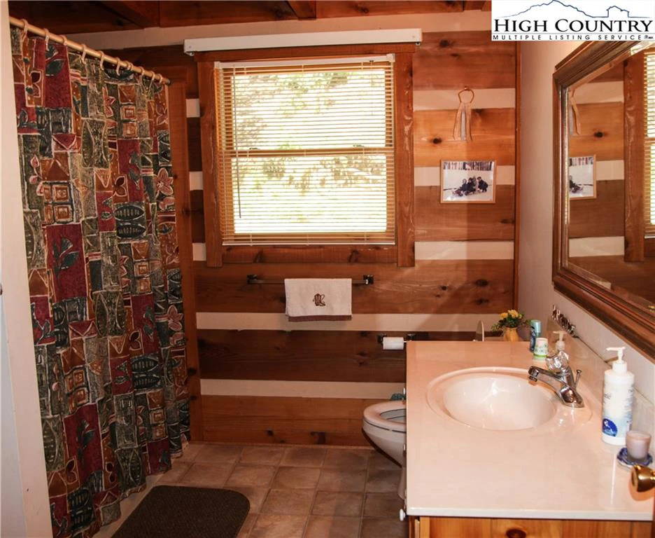 Image number 2 for the current listing