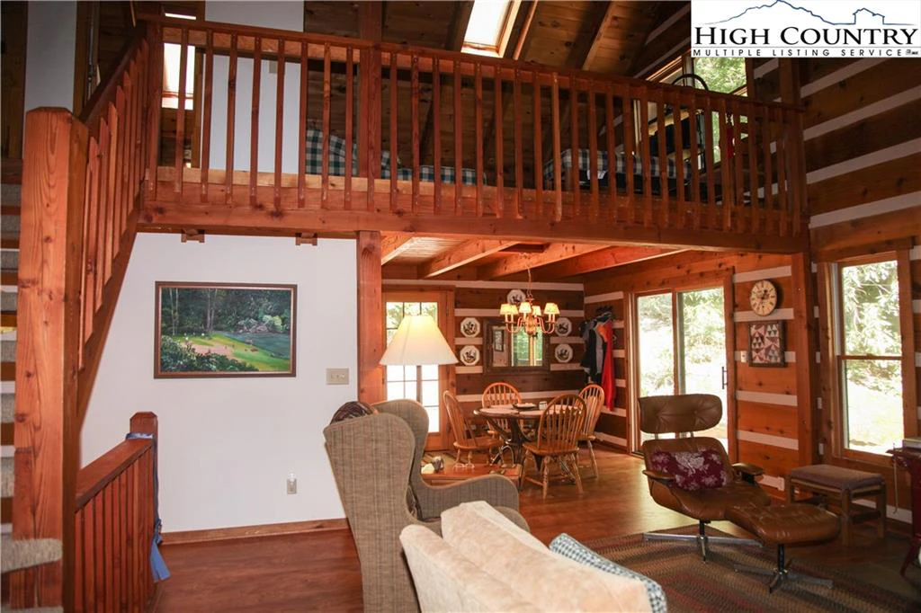 Image number 14 for the current listing