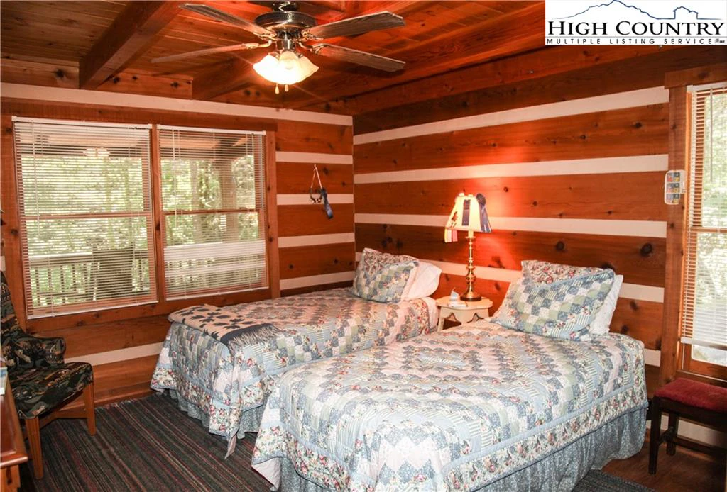 Image number 13 for the current listing