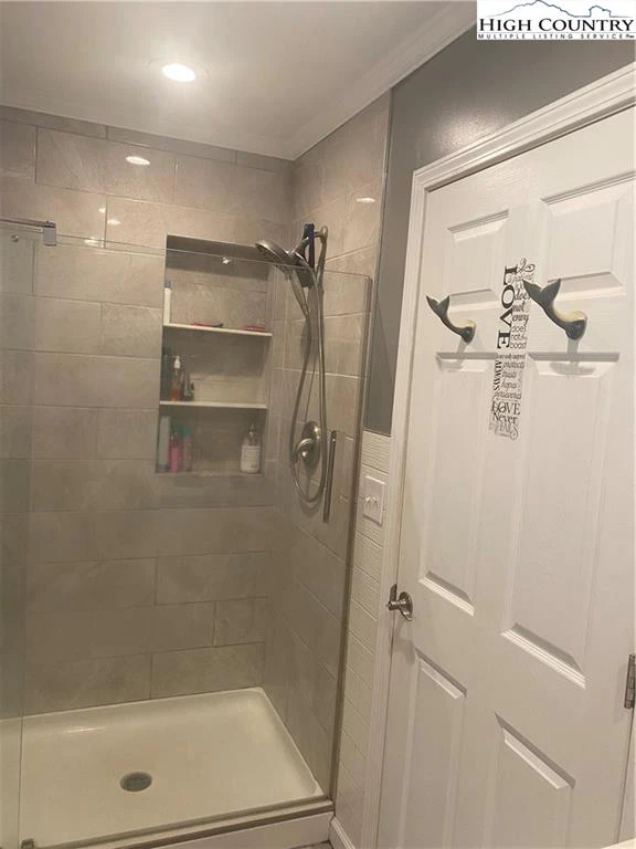Image number 5 for the current listing