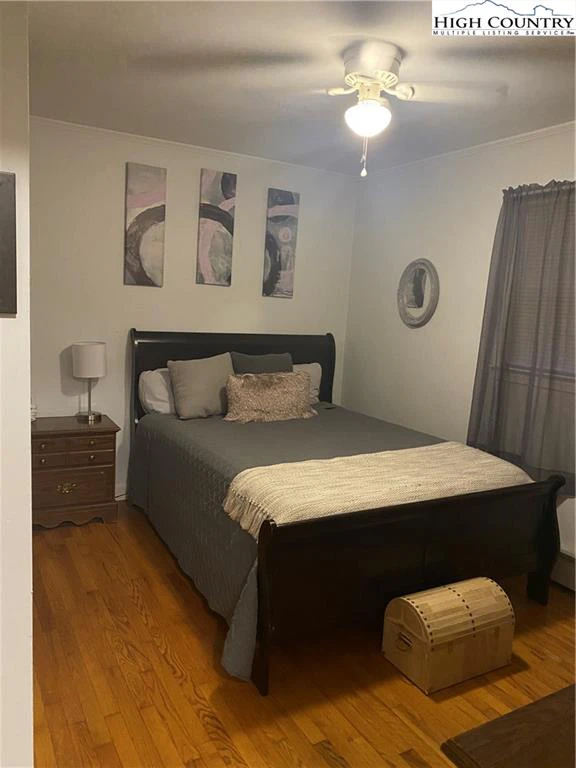 Image number 2 for the current listing