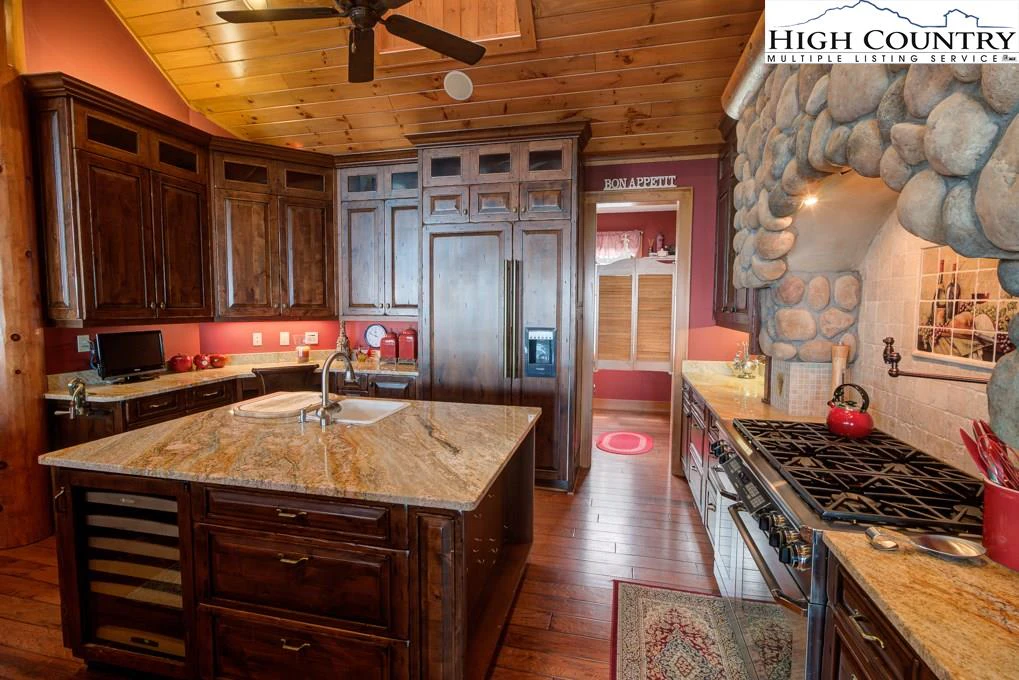 Image number 4 for the current listing