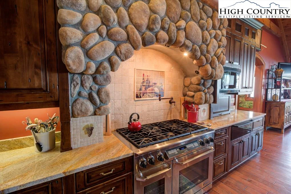 Image number 5 for the current listing