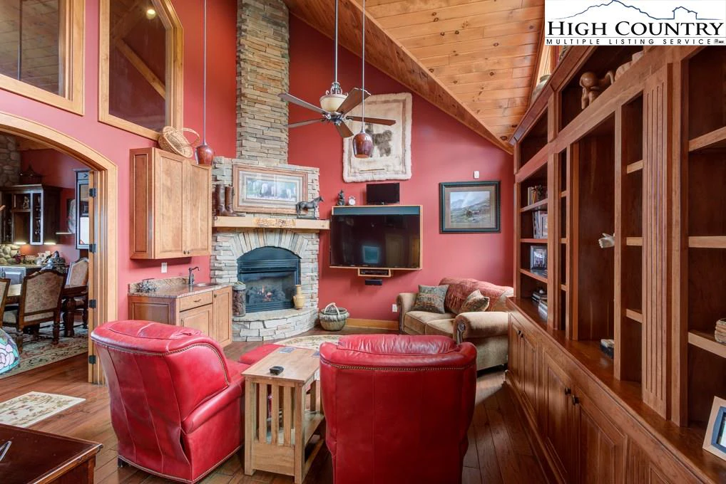Image number 6 for the current listing