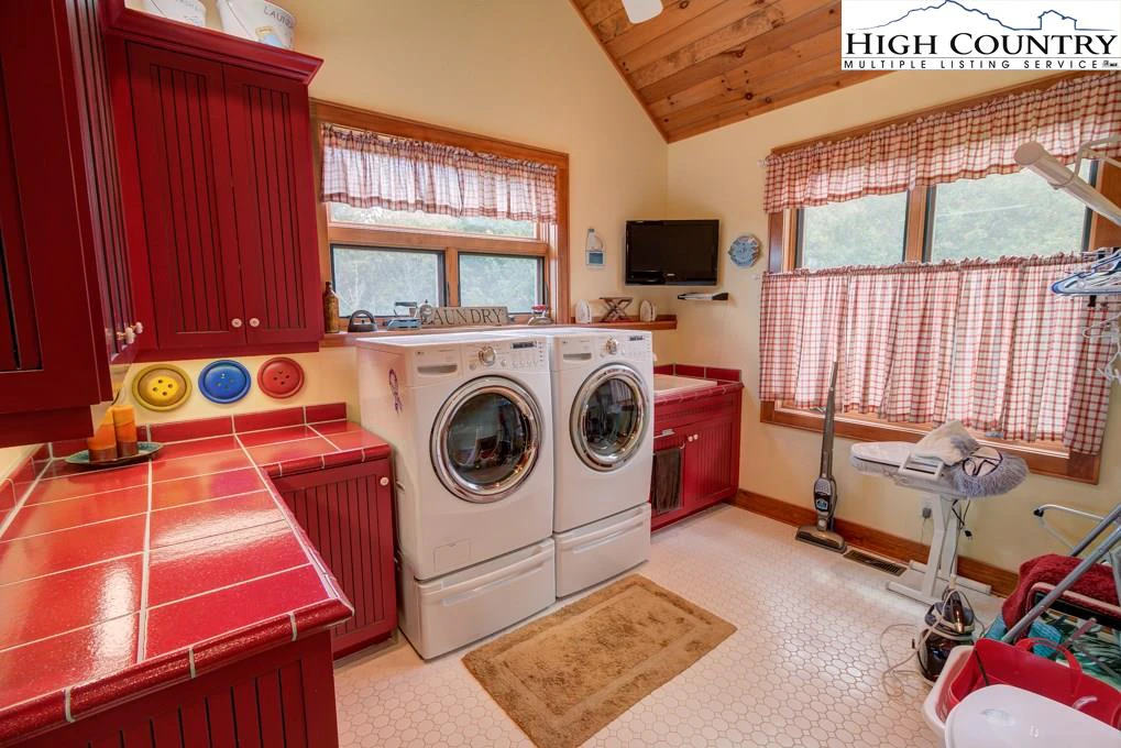 Image number 9 for the current listing