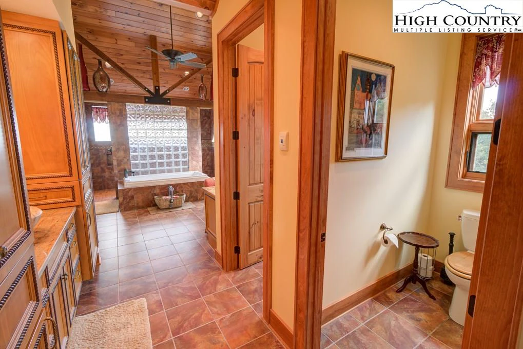 Image number 10 for the current listing