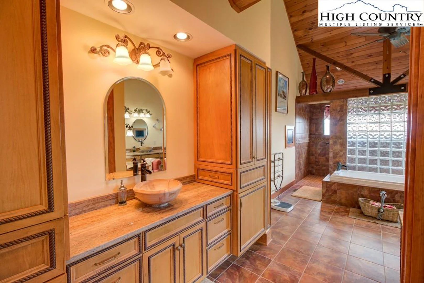 Image number 11 for the current listing