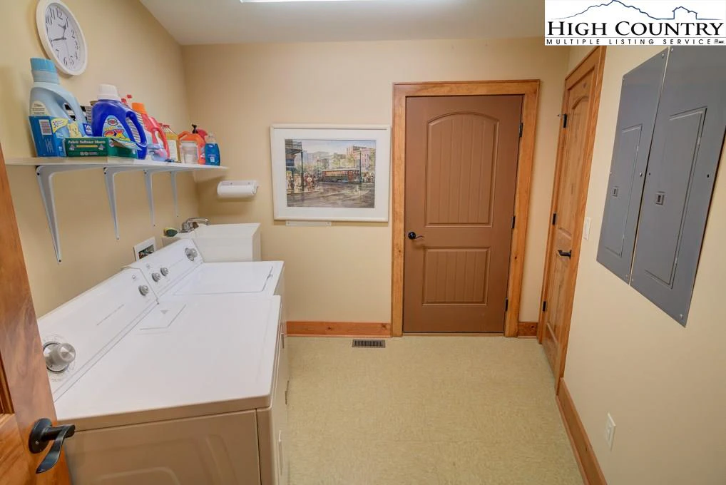 Image number 18 for the current listing