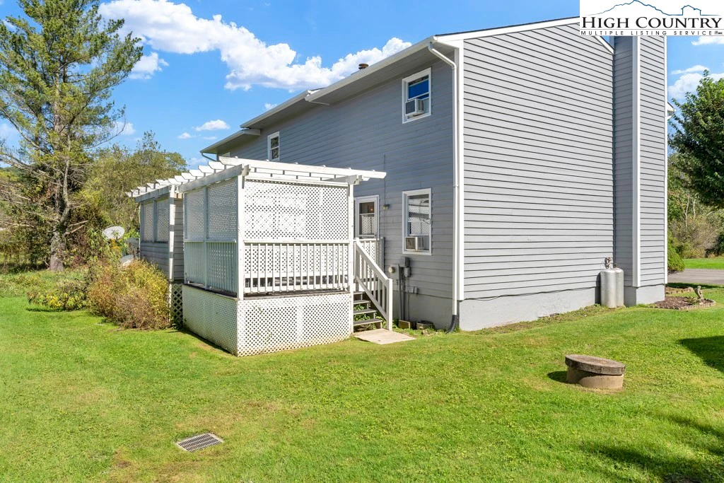 Image number 15 for the current listing