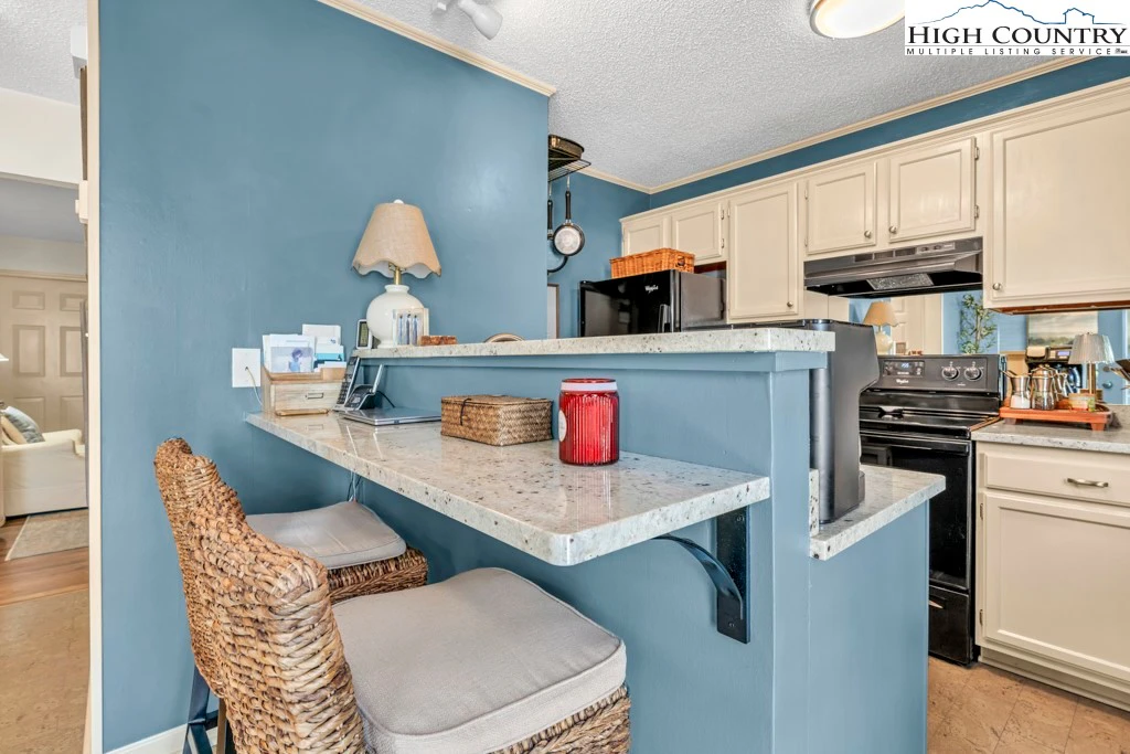 Image number 2 for the current listing