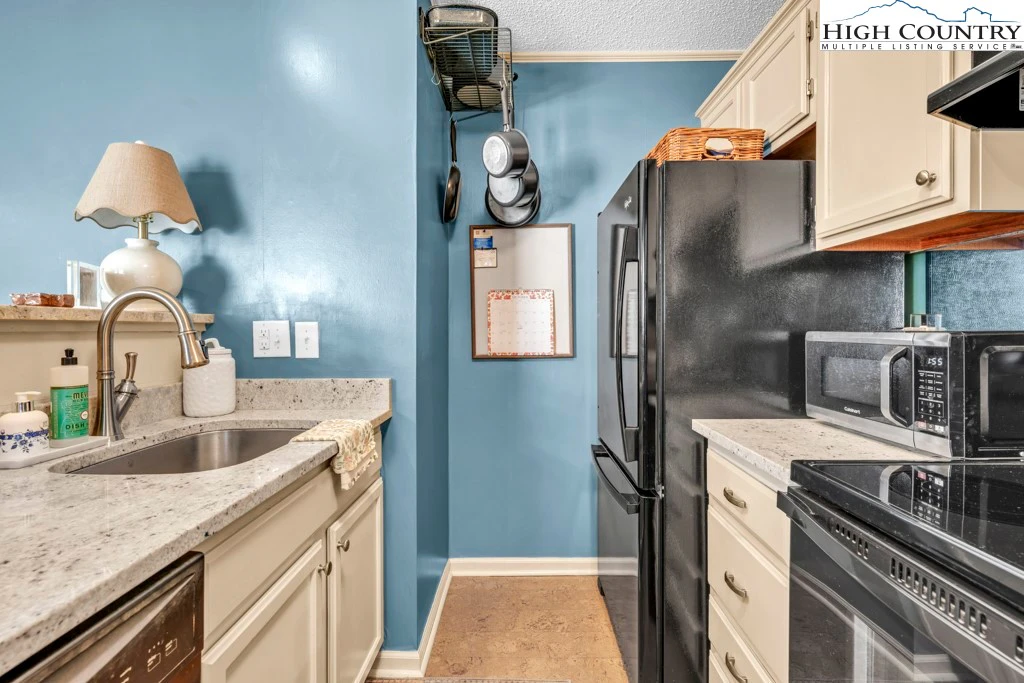 Image number 10 for the current listing