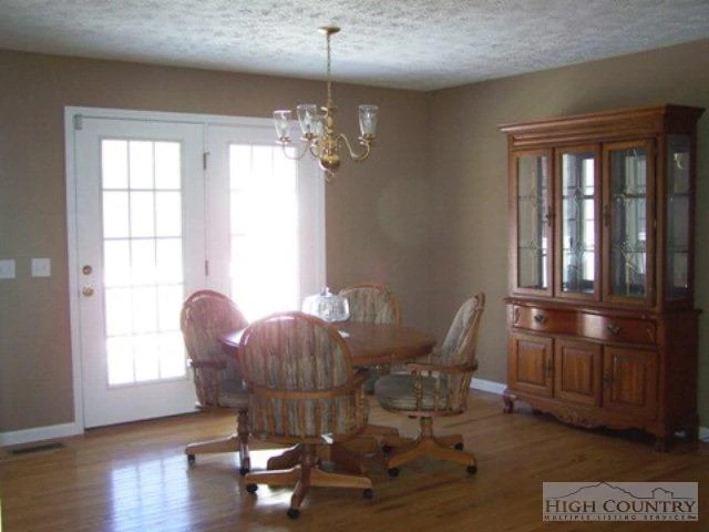 Image number 11 for the current listing