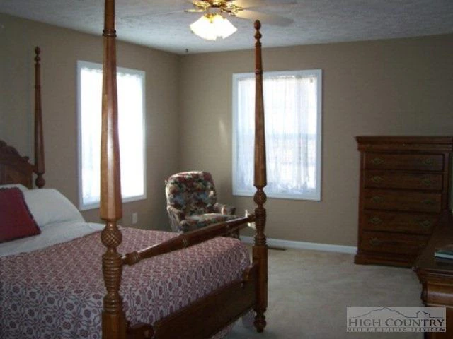 Image number 12 for the current listing