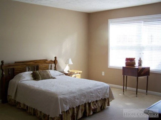 Image number 14 for the current listing