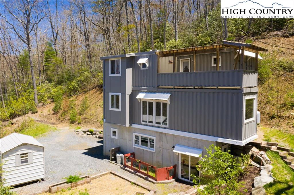 Image number 1 for the current listing