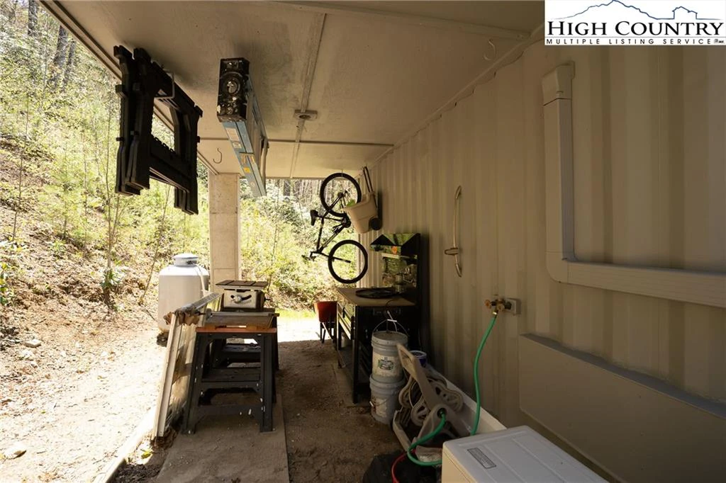 Image number 9 for the current listing