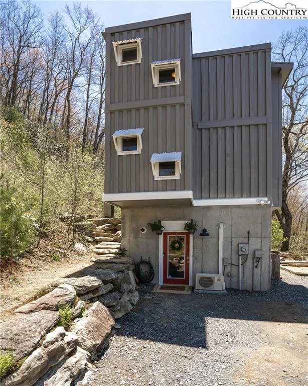 Image number 10 for the current listing