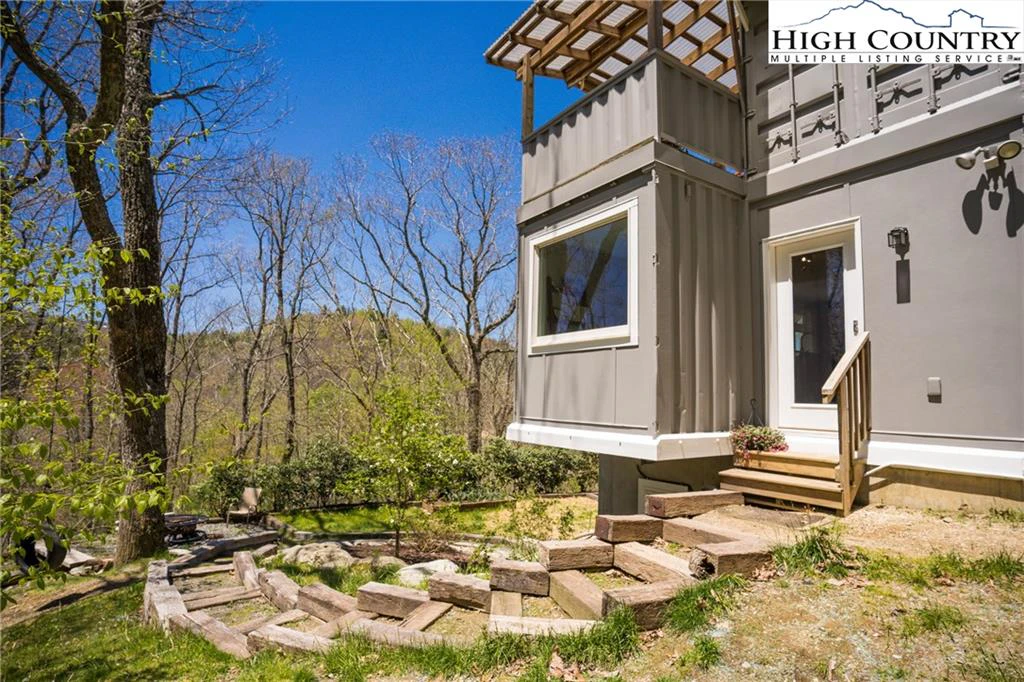 Image number 15 for the current listing