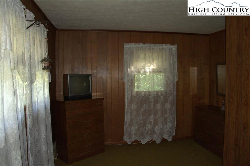 Image number 14 for the current listing