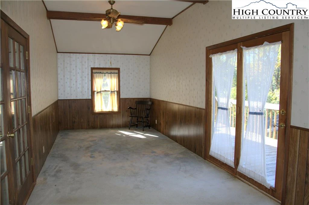 Image number 12 for the current listing