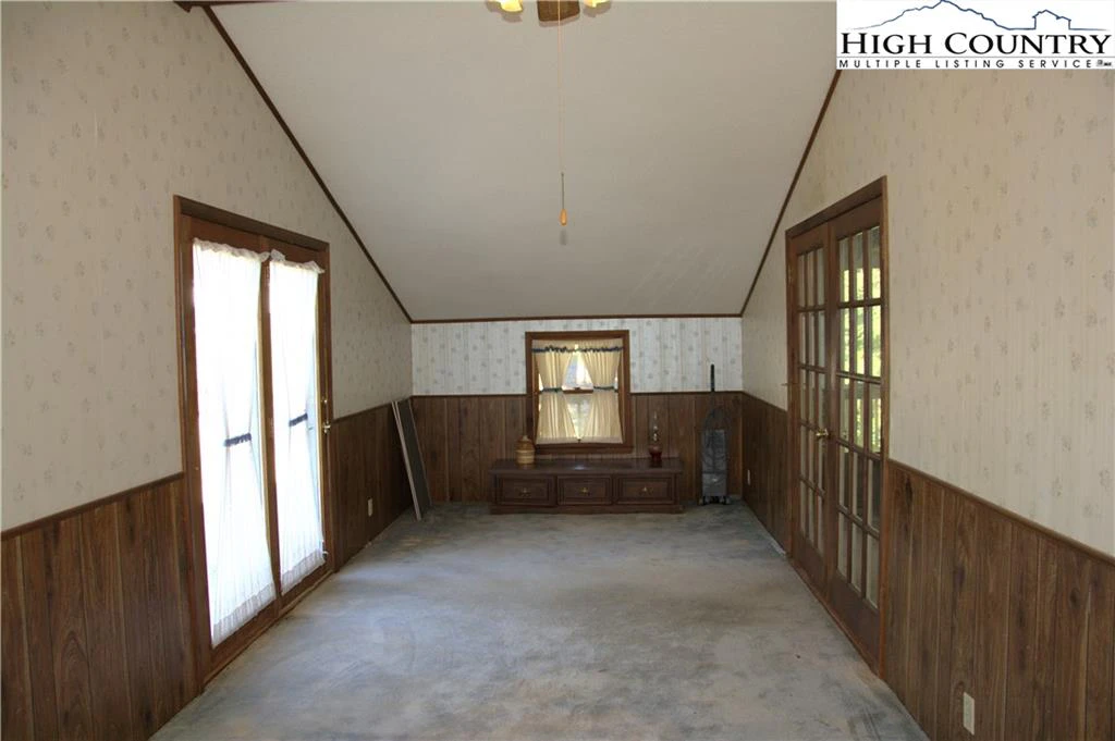 Image number 11 for the current listing