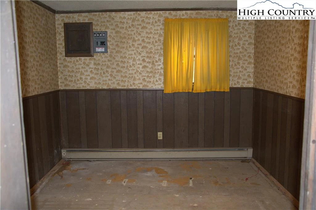 Image number 8 for the current listing
