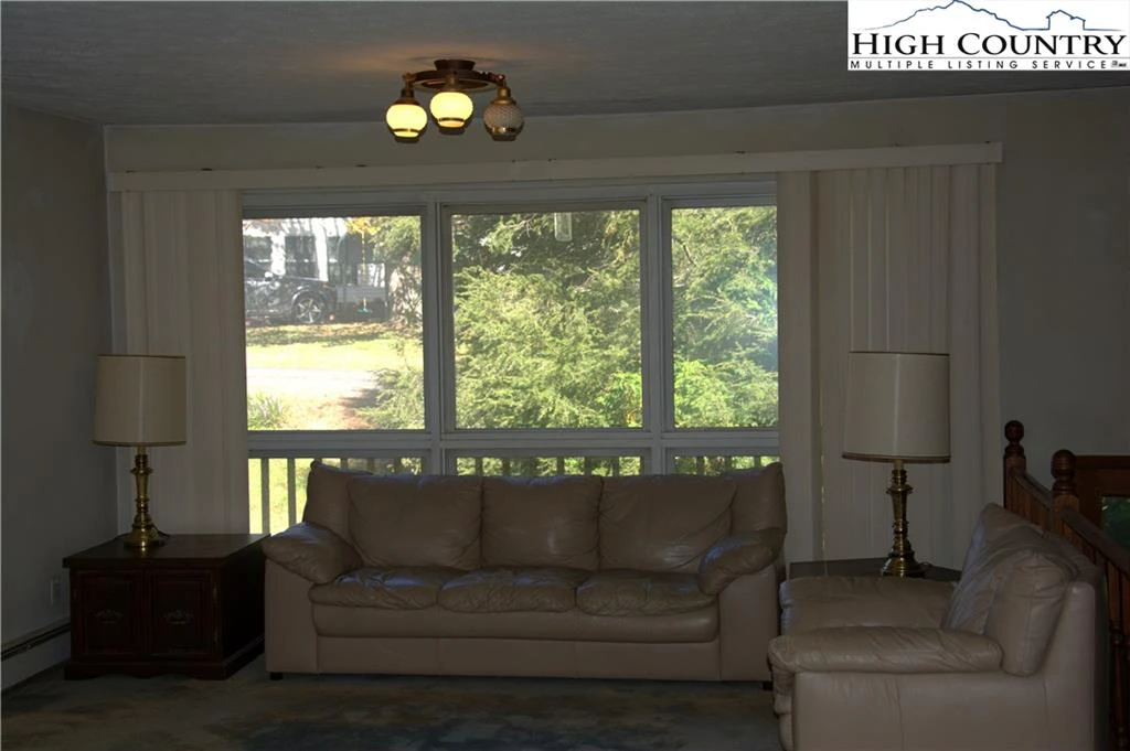 Image number 21 for the current listing