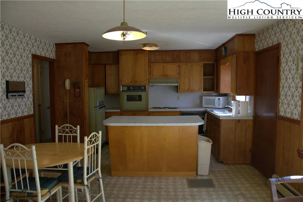 Image number 19 for the current listing