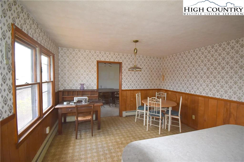 Image number 17 for the current listing