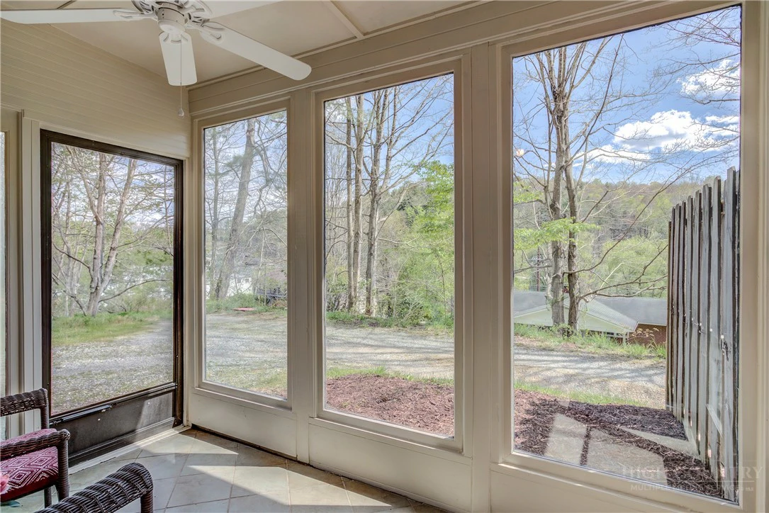 Image number 14 for the current listing