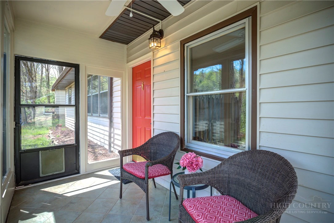 Image number 13 for the current listing