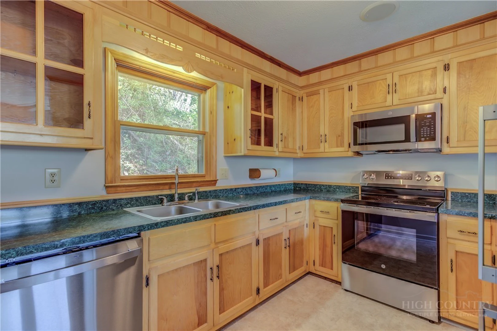 Image number 1 for the current listing