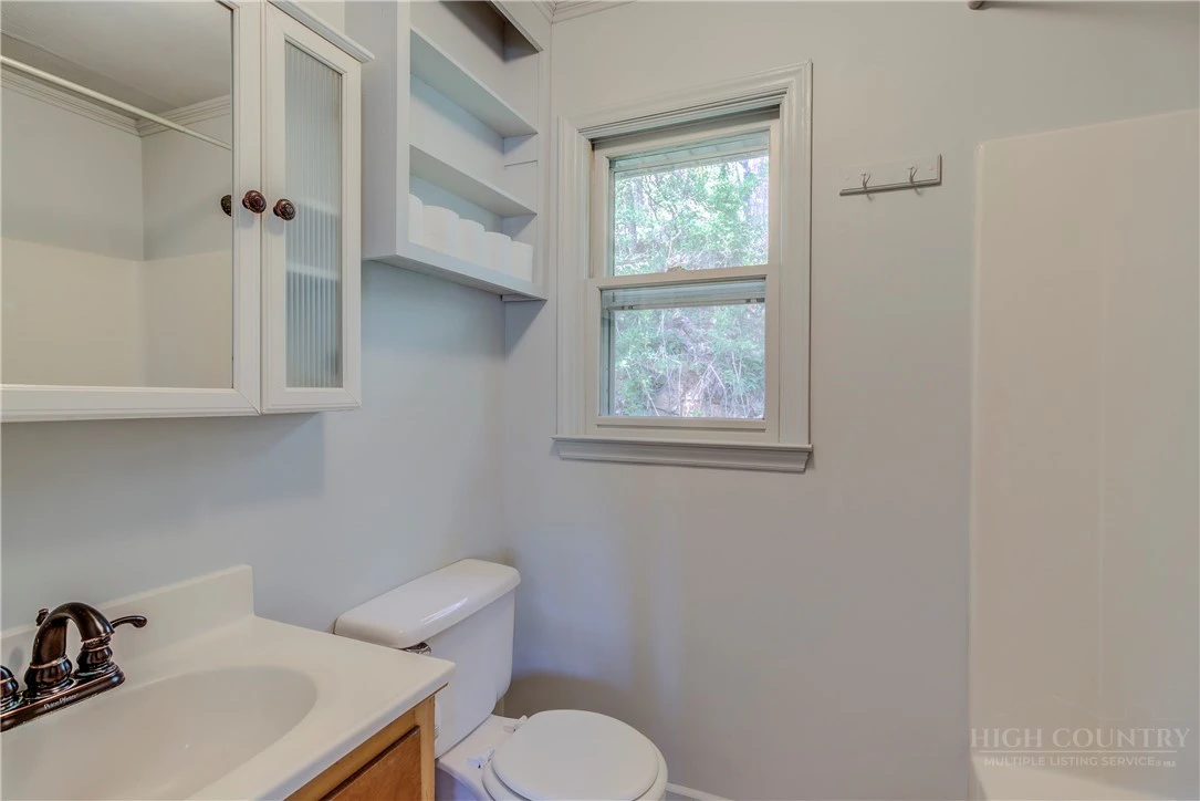 Image number 7 for the current listing