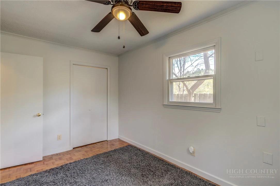 Image number 8 for the current listing