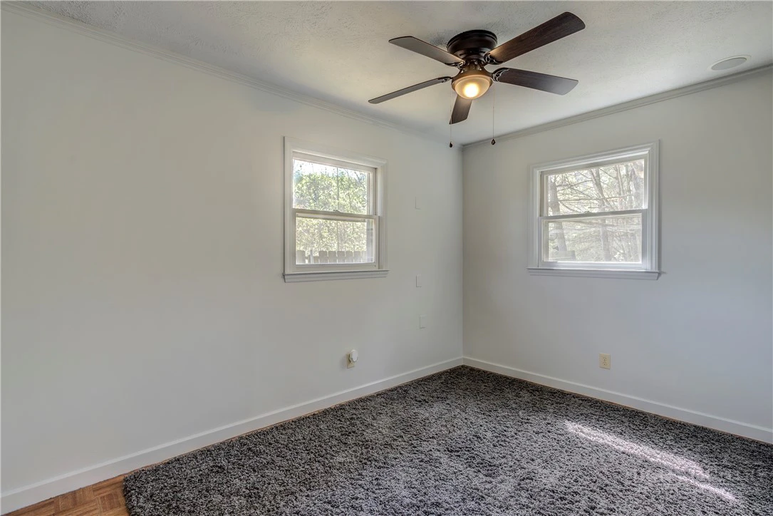 Image number 9 for the current listing