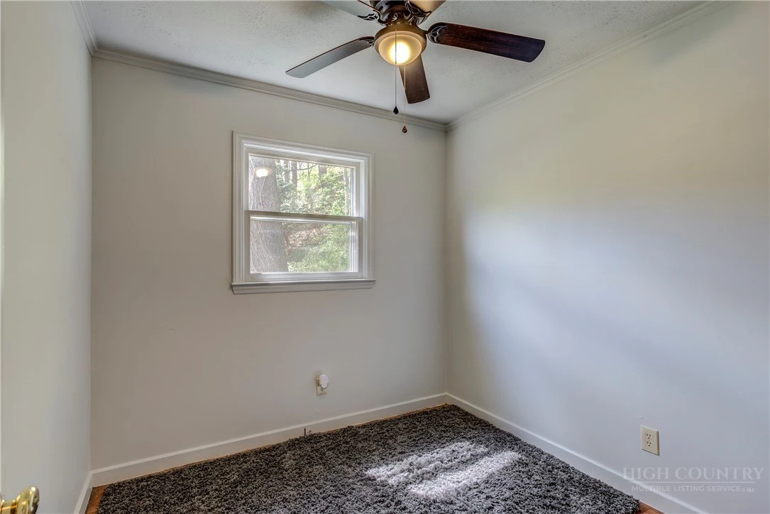 Image number 10 for the current listing